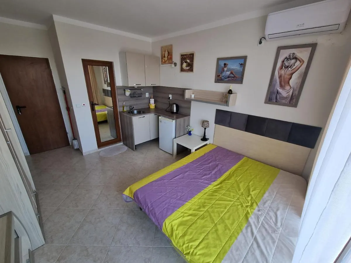 Apartments Primorsko 3*,