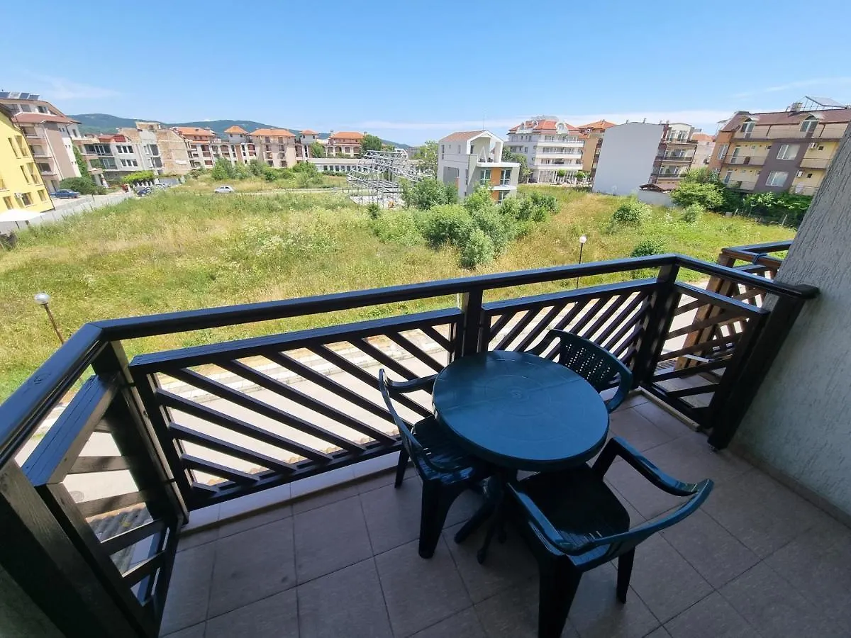 Apartments Primorsko 3*,